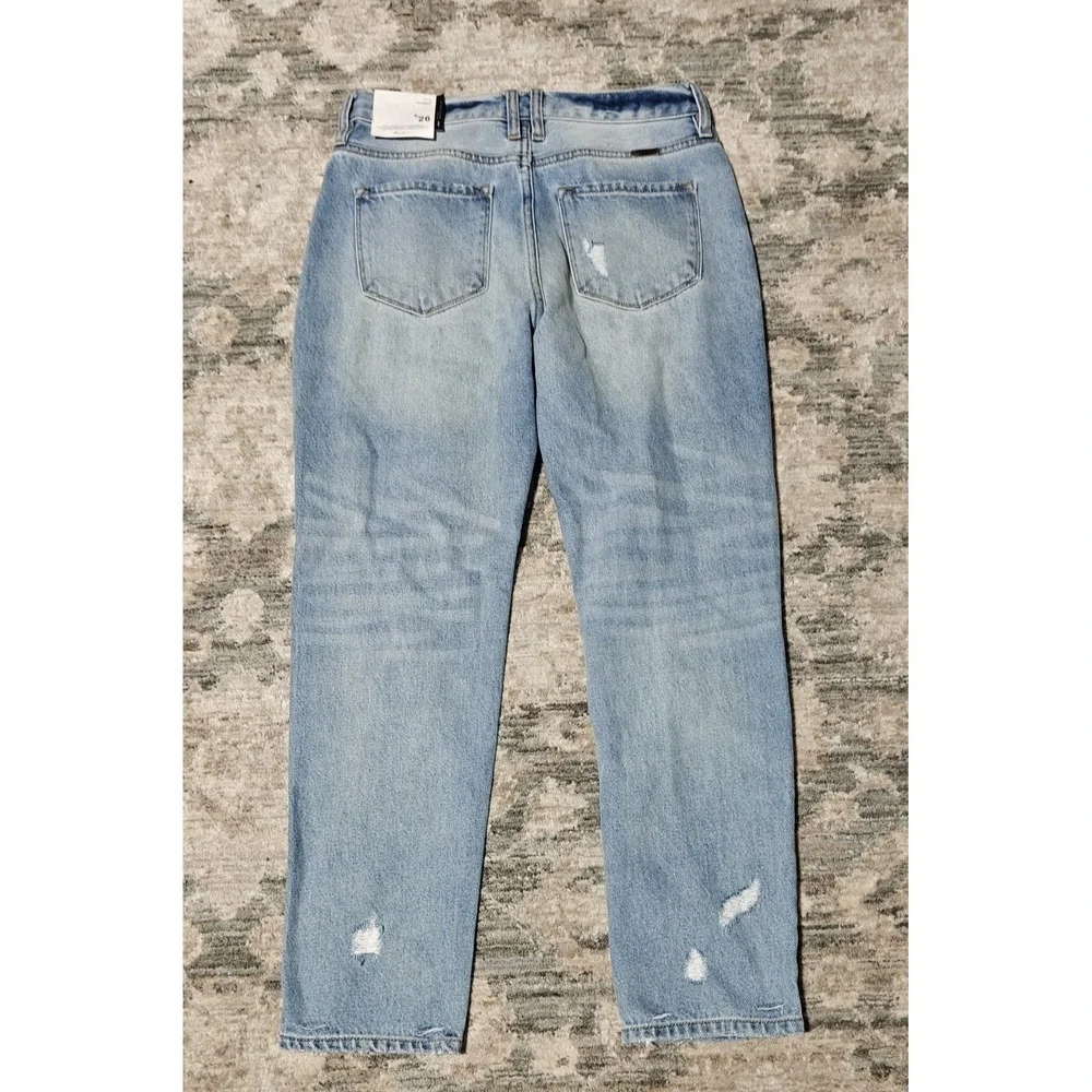NWT KanCan Mom High Waisted Distressed Jeans 5/26
